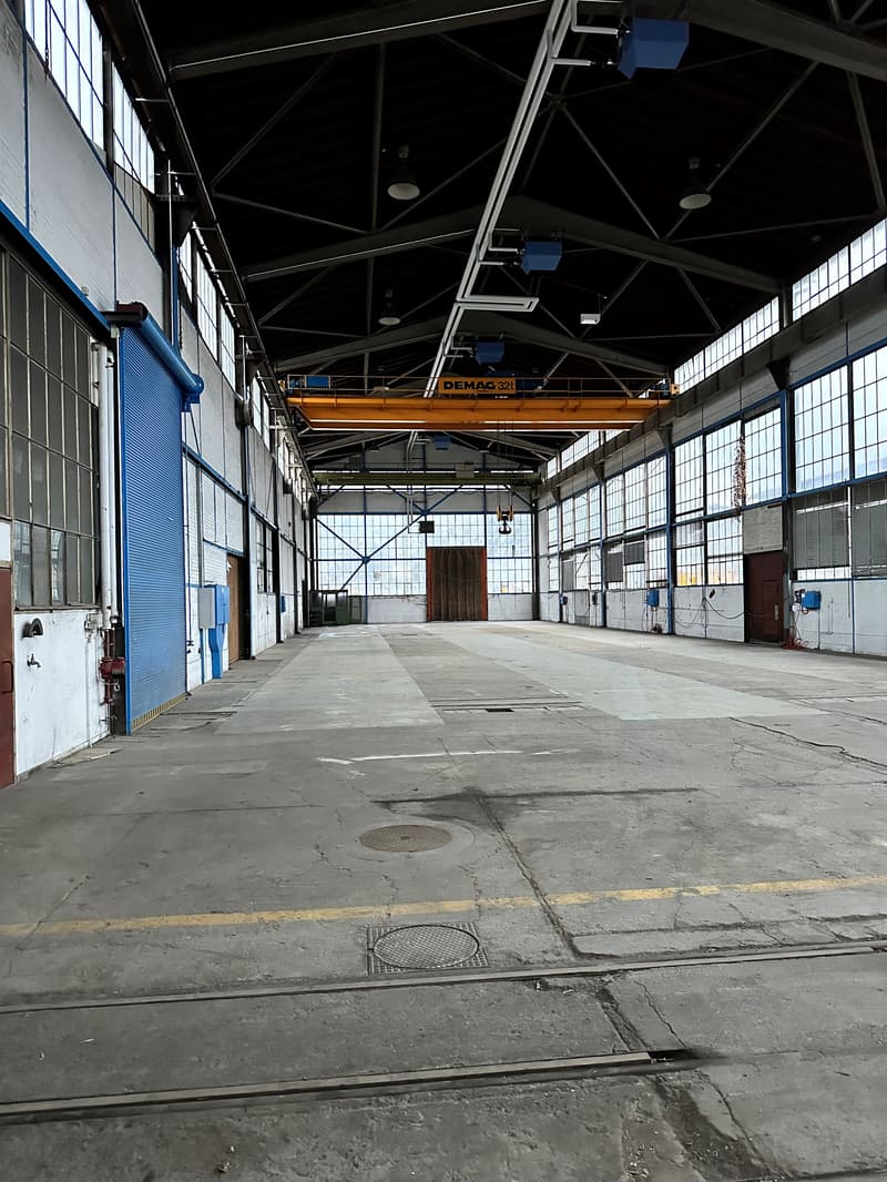 Einstellplätze in Lagerhalle ab 56 m2 - 900 m2 (1)