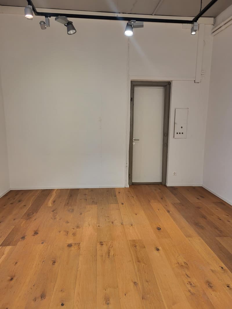 Ladenlokal an sehr attraktiver Lage inmitten von Glarus (7)