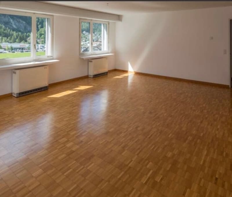 Gemütliche Wohnung mit traumhafter Aussicht ins Glarnerland (2)