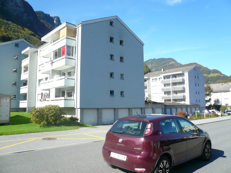 Charmante 4.5-Zimmer-Wohnung im 3. Obergeschoss in Oberurnen (2)