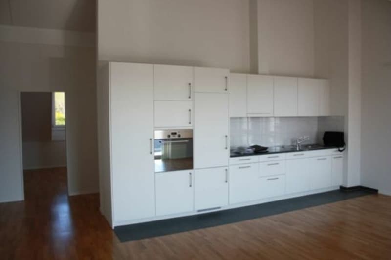 Appartamento mansardato soleggiato di 4,5 locali con standard di proprietà esclusiva (5)