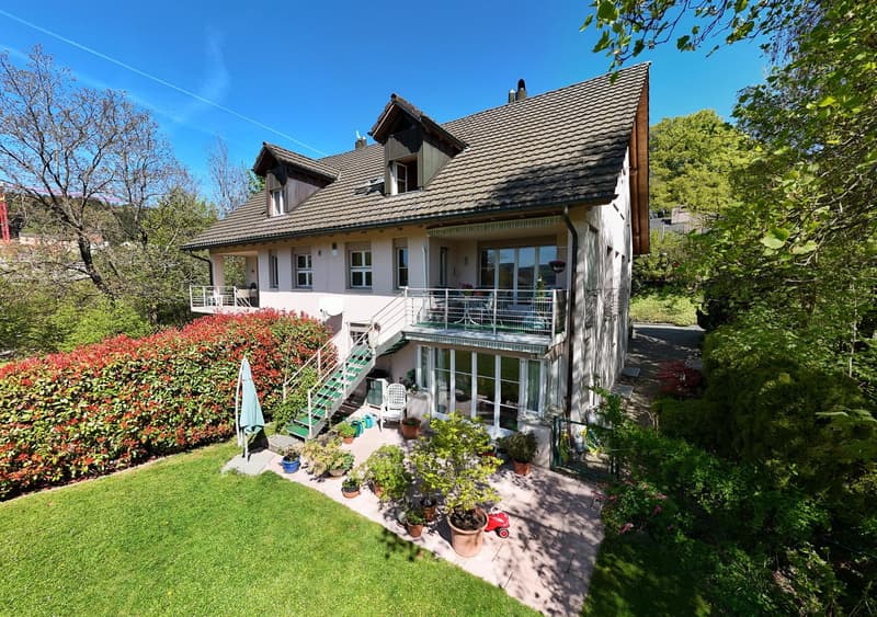Happy family - 6.5-room semi-detached house with idyllic plot (1)