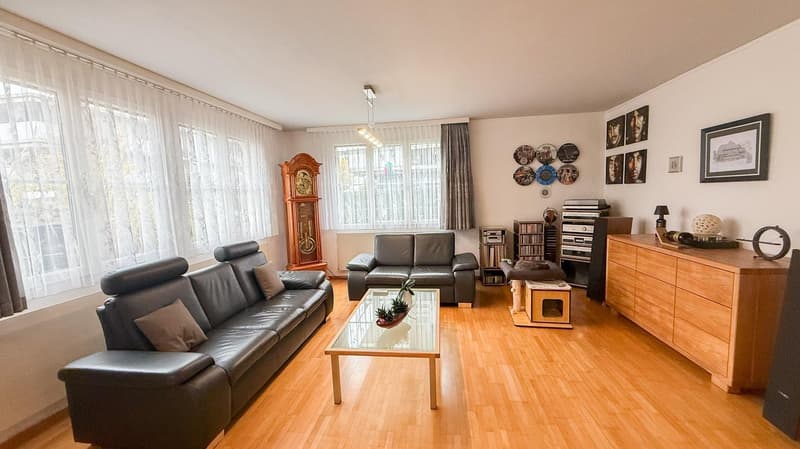 Appartamento da giardino di 4,5 locali con ampio posto a sedere - vivere come in una casa unifamiliare (3)