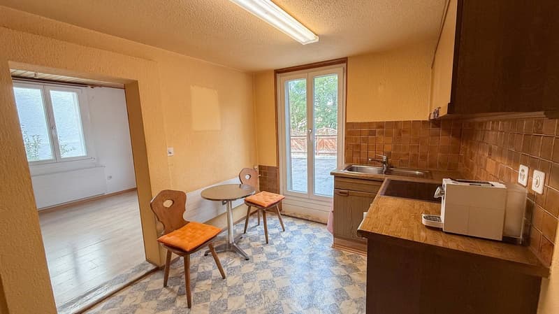 Spannendes Zweifamilienhaus mit 4 Garagenplätzen - Preis bankengeprüft! (19)