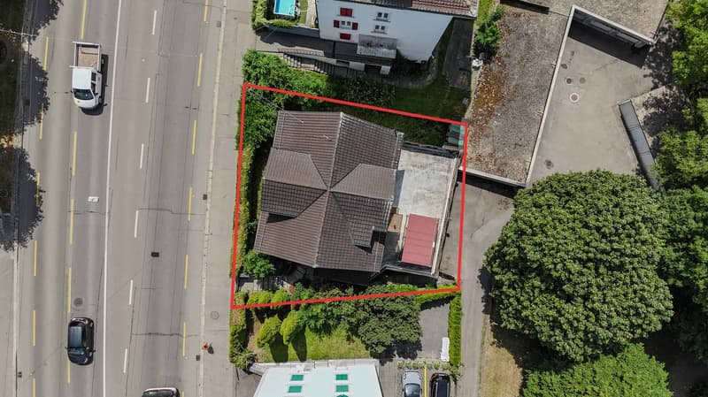 Spannendes Zweifamilienhaus mit 4 Garagenplätzen - Preis bankengeprüft! (4)