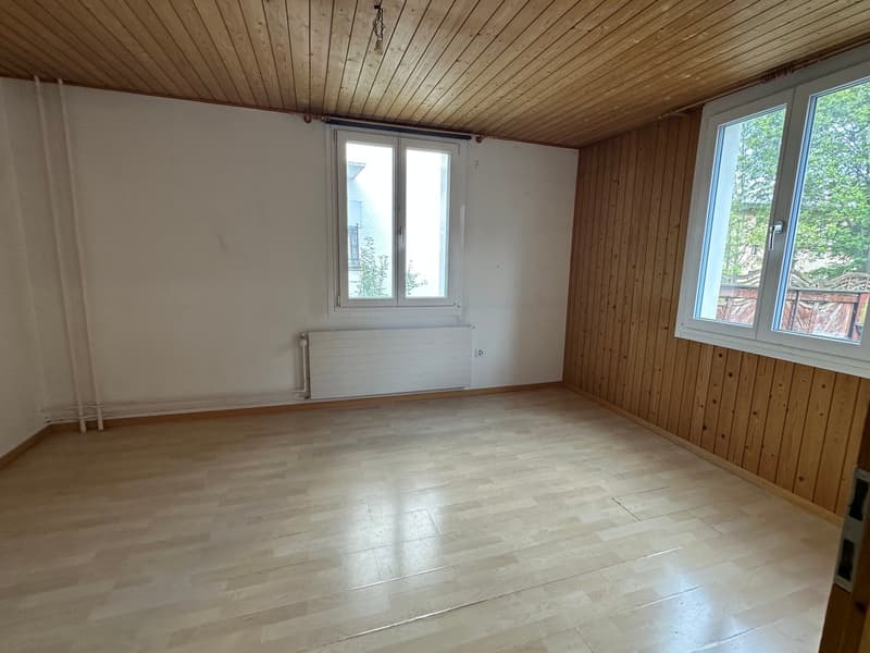 Spannendes Zweifamilienhaus mit 4 Garagenplätzen - Preis bankengeprüft! (23)