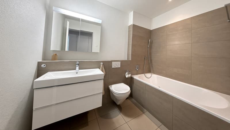 Eine Perle mit Seesicht – stilvolle 3½-Zimmer-Wohnung (7)