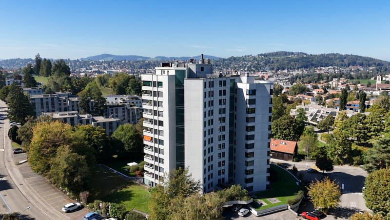 Charmante 2.5-Zimmer-Dachwohnung mit Panoramablick in St. Gallen (1)