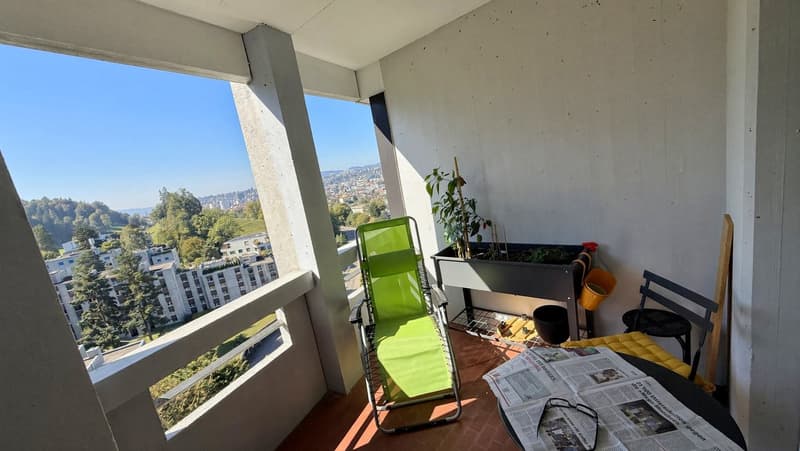 Charmante, oberste 2.5-Zimmerwohnung mit Panoramablick in St. Gallen (6)