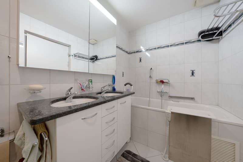 Grand appartement en propriété dans un endroit calme avec place de parking souterrain ! (12)