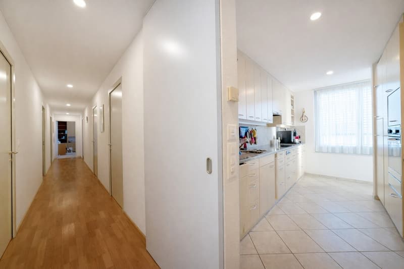 Grand appartement en propriété dans un endroit calme avec place de parking souterrain ! (9)