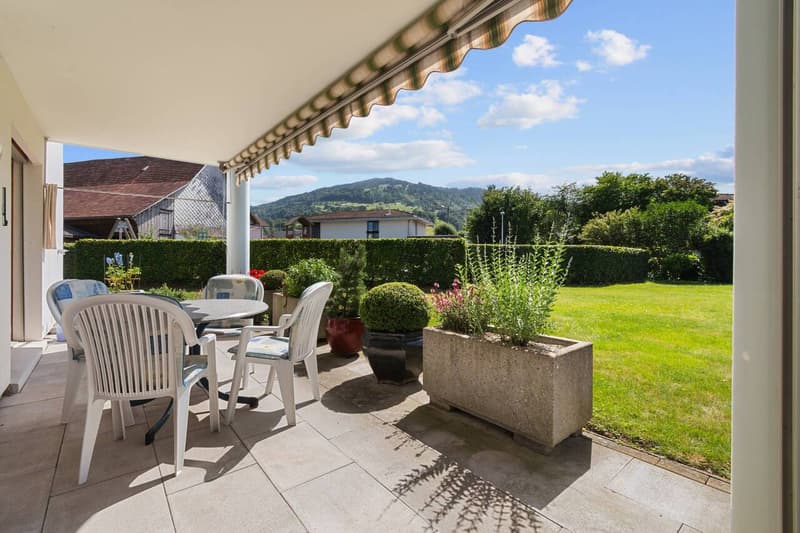 Quiet garden apartment with unobstructable open space and underground parking spot (2)