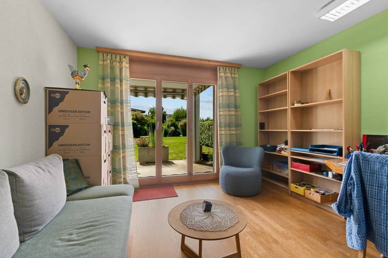 Quiet garden apartment with unobstructable open space and underground parking spot (8)