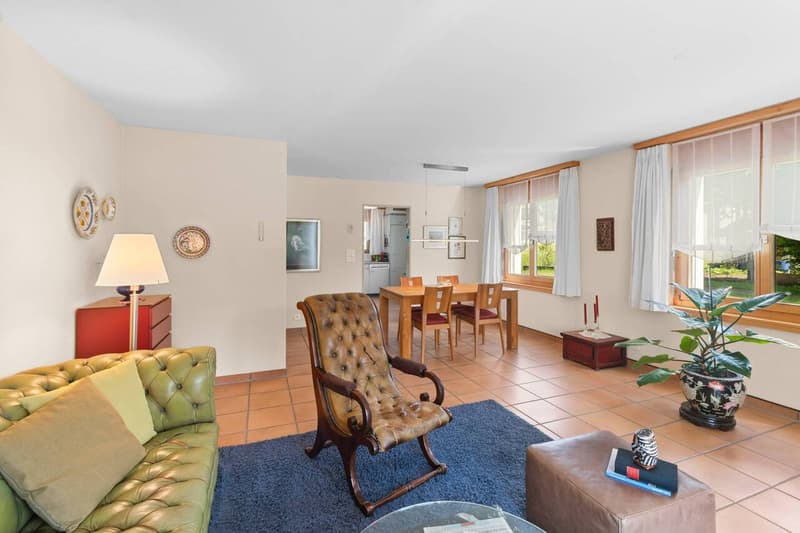 Quiet garden apartment with unobstructable open space and underground parking spot (5)