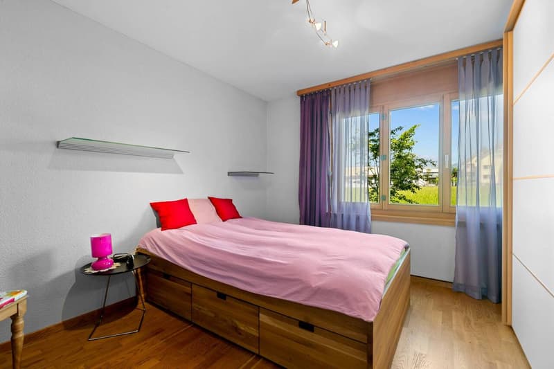 Quiet garden apartment with unobstructable open space and underground parking spot (13)