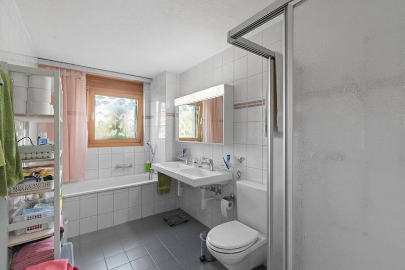 Quiet garden apartment with unobstructable open space and underground parking spot (9)
