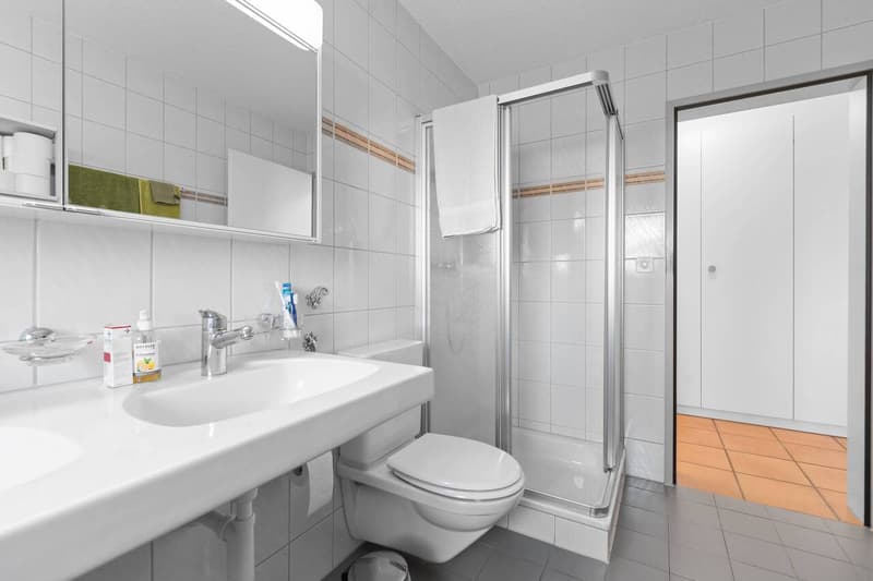Quiet garden apartment with unobstructable open space and underground parking spot (10)