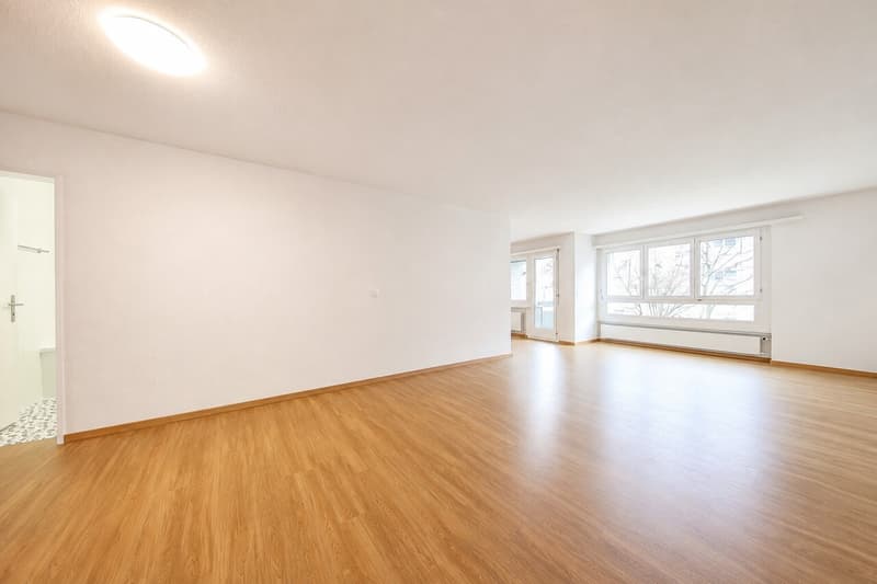 Zentrale 4.5 Zimmer-Wohnung im steuergünstigen Lachen SZ (6)