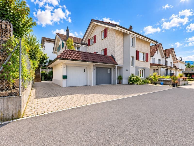 Gepflegtes 5½-Zimmer-Einfamilienhaus mit Garten, Veranda und Hobbyraum (1)