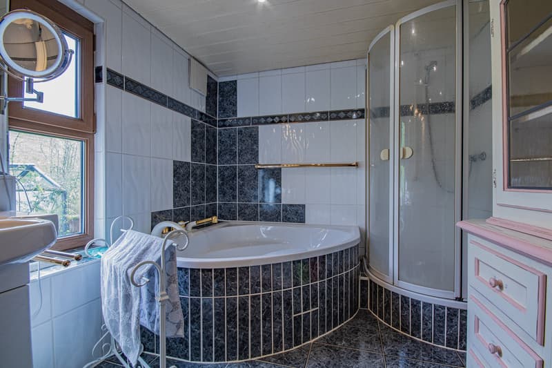 Deux maisons jumelées polyvalentes avec un grand potentiel d'expansion à Weilheim-Heubach (18)