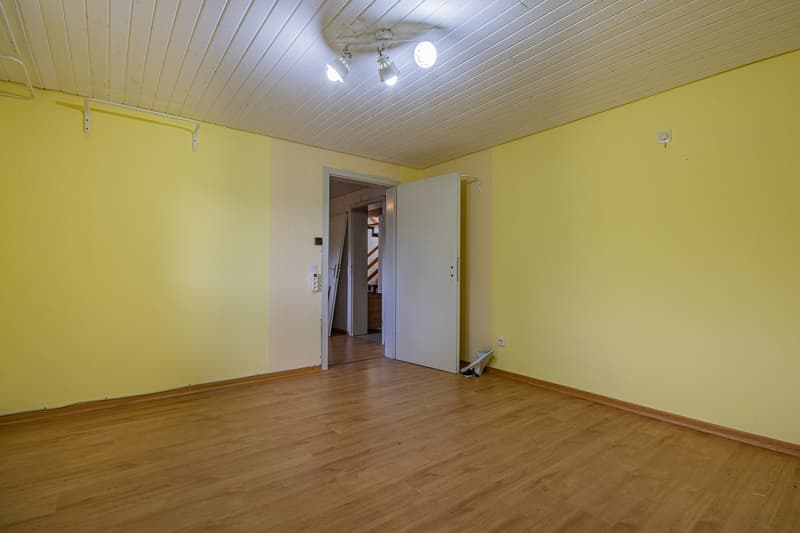 Deux maisons jumelées polyvalentes avec un grand potentiel d'expansion à Weilheim-Heubach (10)