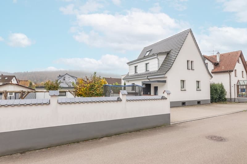 Living with style – Spacious house on a large plot in Tiengen (10)