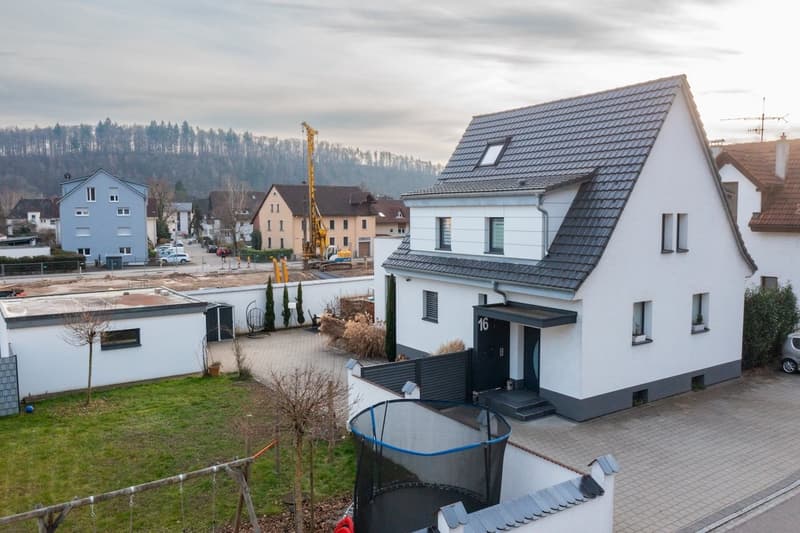 Living with style – Spacious house on a large plot in Tiengen (15)