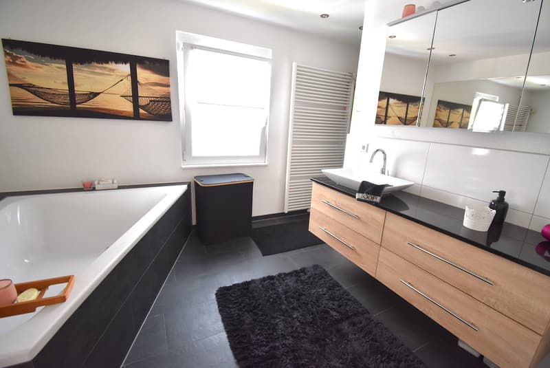 Living with style – Spacious house on a large plot in Tiengen (8)