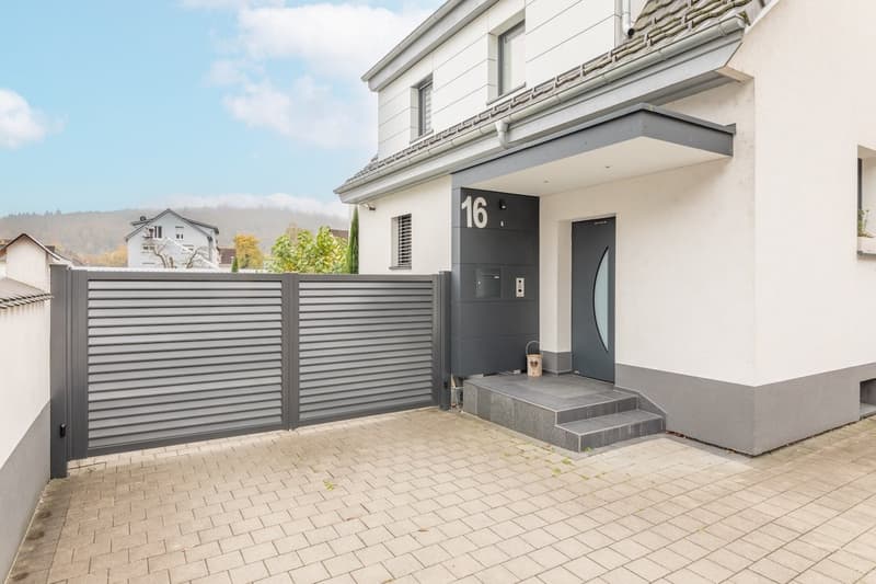 Living with style – Spacious house on a large plot in Tiengen (11)