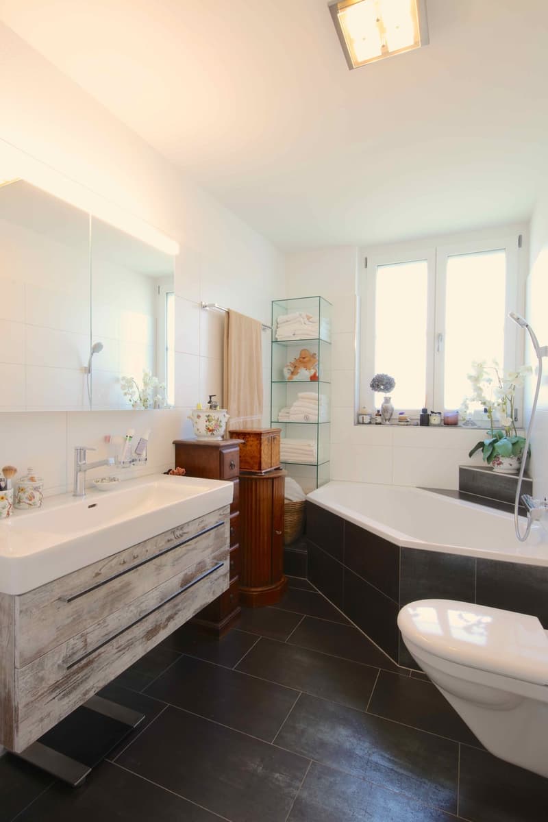 Nasszelle mit Badewanne