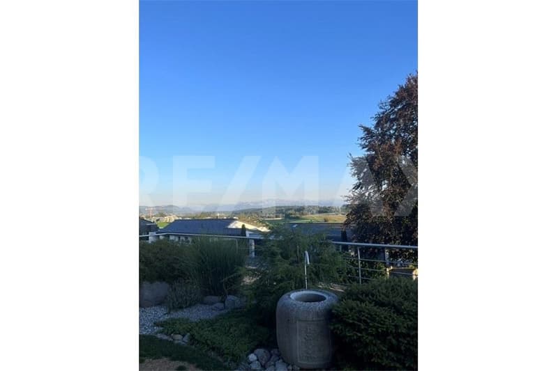 6.5 room house in a sunny, quiet location with a dream view (8)