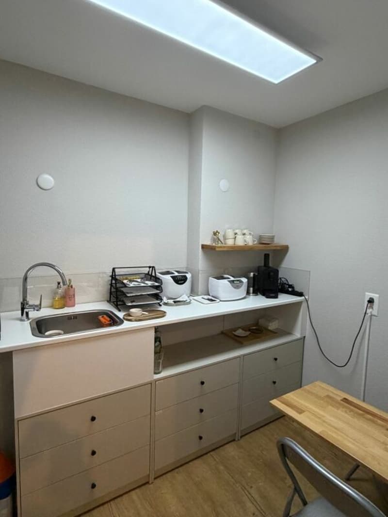 Top-Lage Rüti: Repräsentativer Raum für Kosmetikstudio, Massagepraxis oder Büro (4)