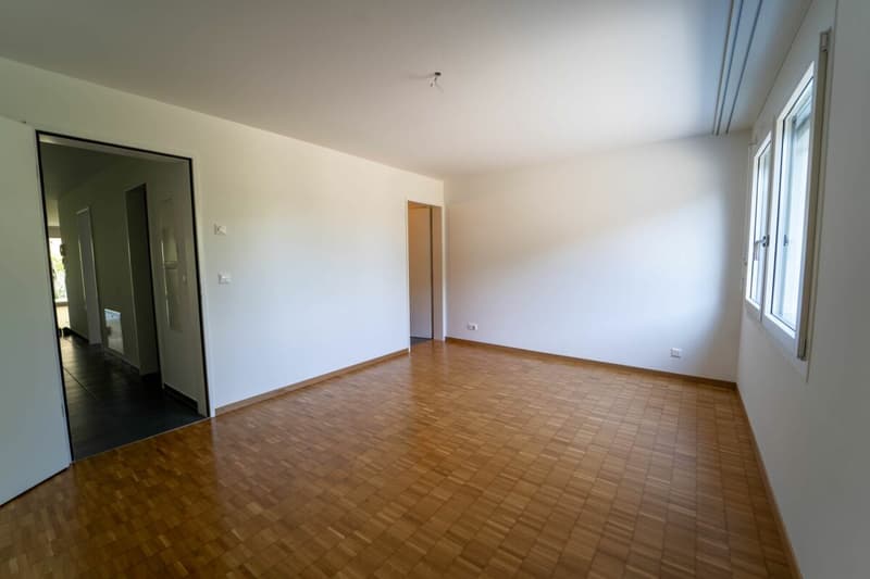 Grosszügige 3.5-Zimmer-Gartenwohnung mit modernem Wohnkomfort (7)