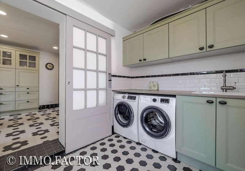 Renovated gem with historic charm π (7)