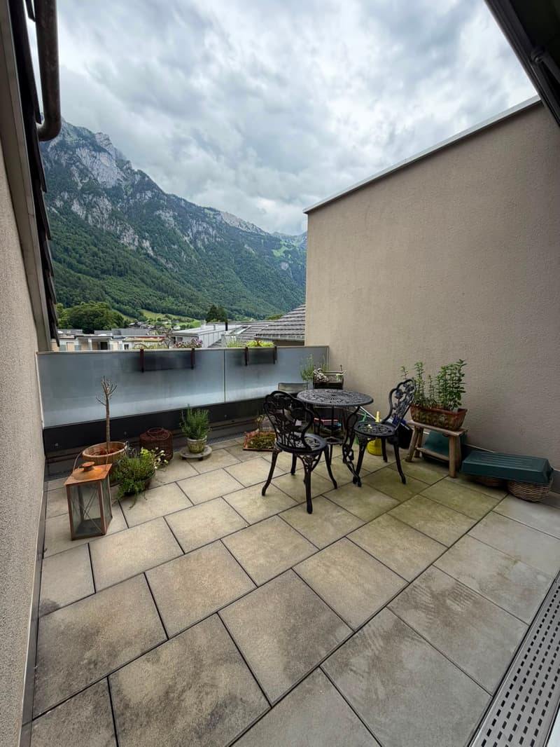 Appartamento moderno 2.5 locali con panorama montano a Glarus (13)