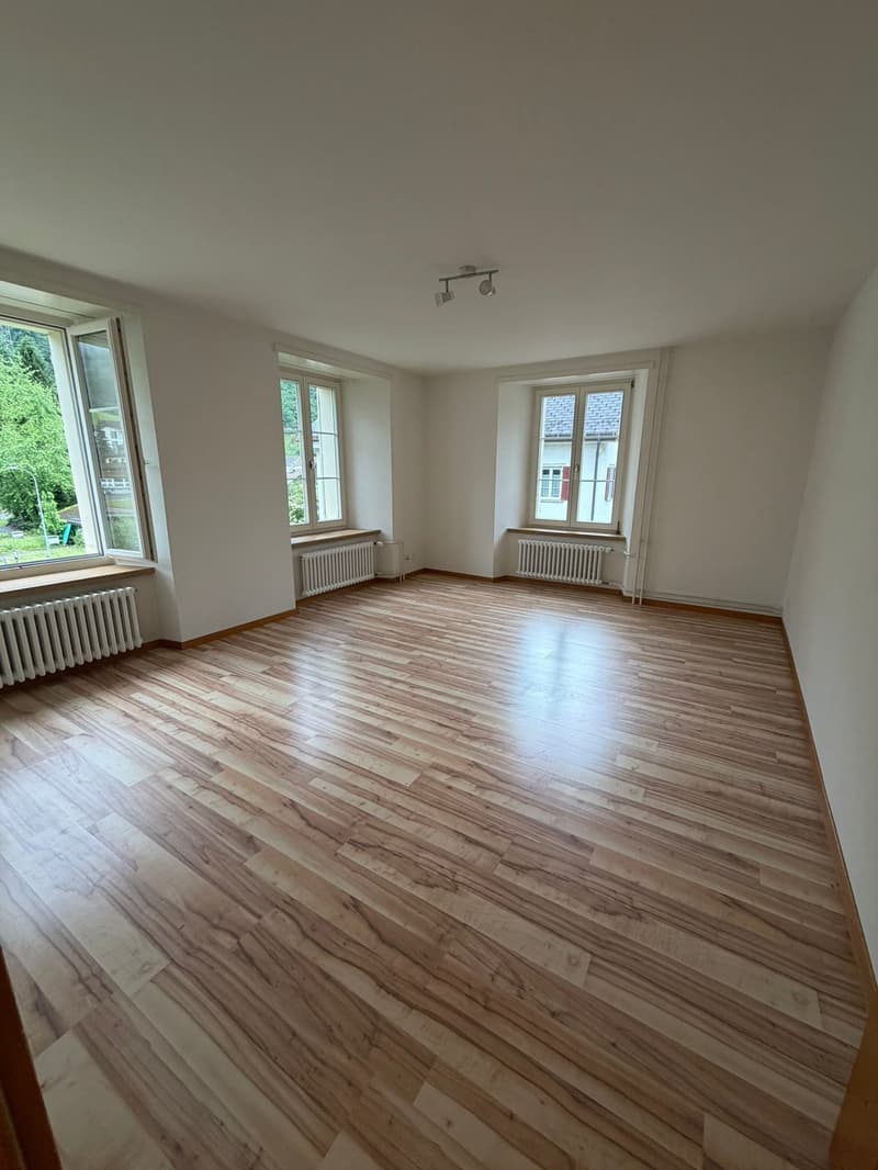 Spacious 4.5-room maisonette apartment in Glarus Süd – available immediately! (10)