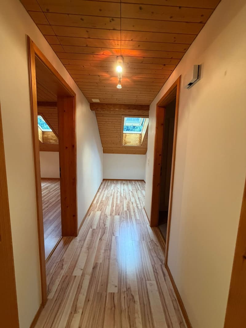 Spacious 4.5-room maisonette apartment in Glarus Süd – available immediately! (9)