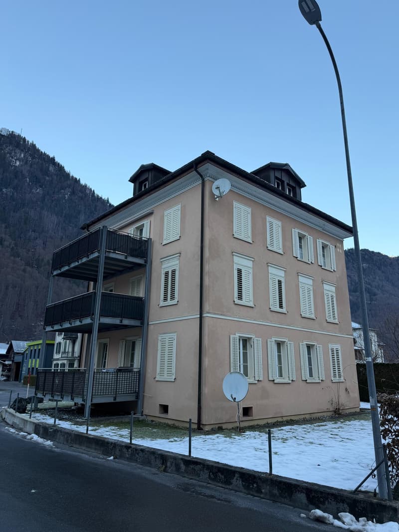 Spacious 4.5-room maisonette apartment in Glarus Süd – available immediately! (1)