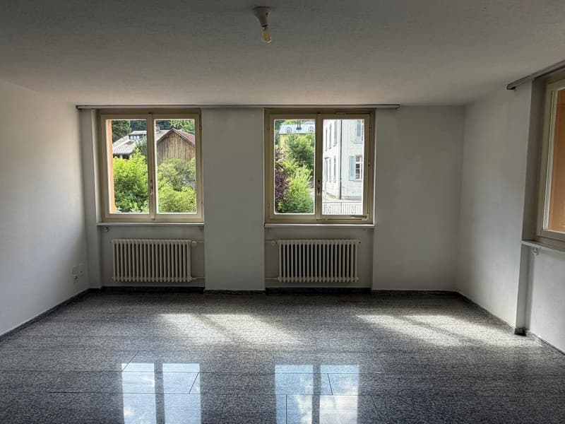 Charming 3.5-room old building apartment with balcony and mountain view in Haslen GL (9)