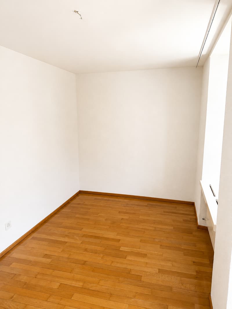 Affascinante appartamento di 3 locali con balcone a Glarus – disponibile immediatamente! (7)