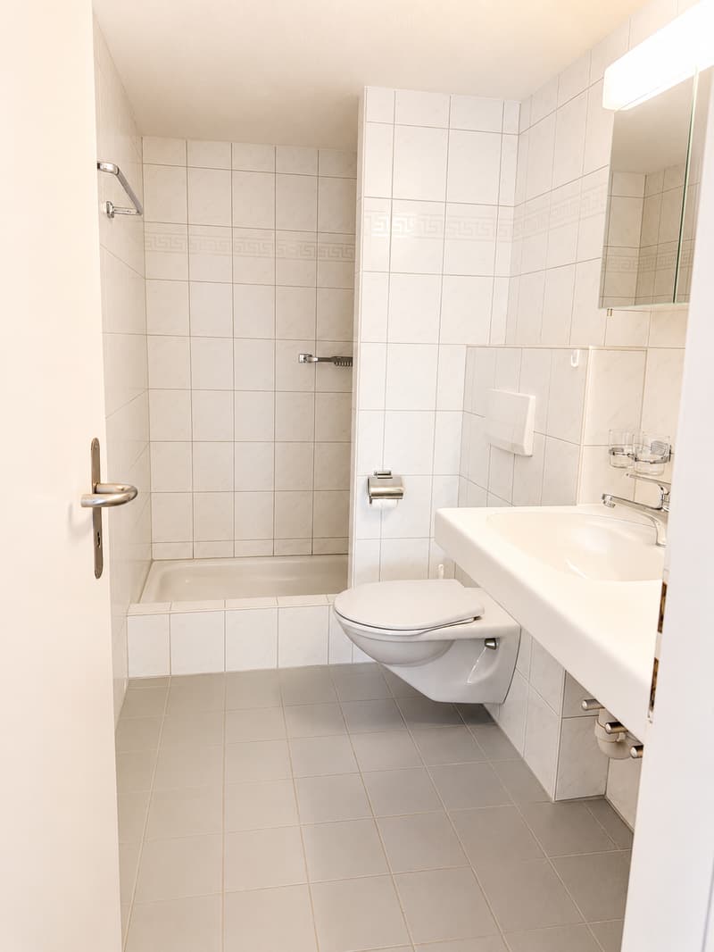 Affascinante appartamento di 3 locali con balcone a Glarus – disponibile immediatamente! (9)