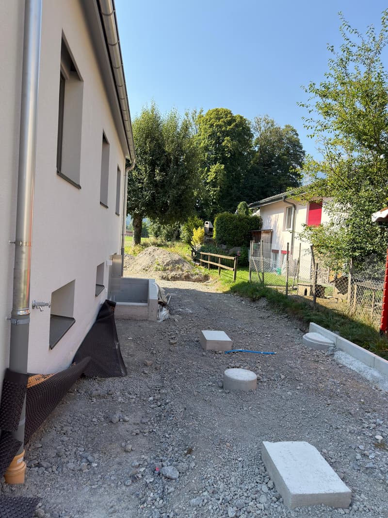 Modernes freistehendes 5.5-Zimmer-Einfamilienhaus an ruhiger Lage in Näfels (3)