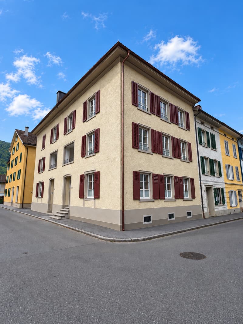 Charmantes 5.5-Zimmer-Reihenhaus an ruhiger - aber zentraler Lage in Ennenda (1)