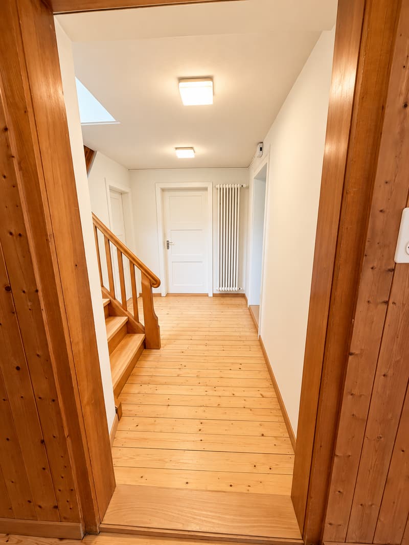 Charmantes 4.5-Zimmer-Einfamilienhaus mit grosszügigem Garten und herrlicher Bergsicht (5)
