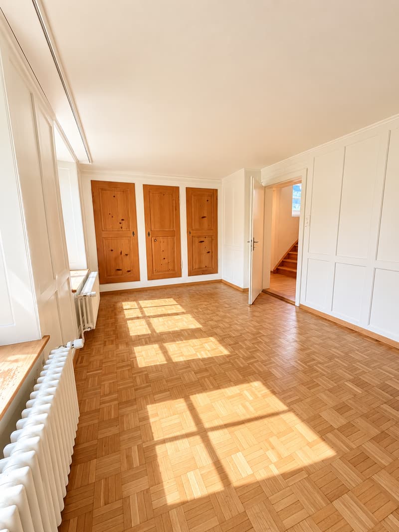 Charmantes 4.5-Zimmer-Einfamilienhaus mit grosszügigem Garten und herrlicher Bergsicht (6)