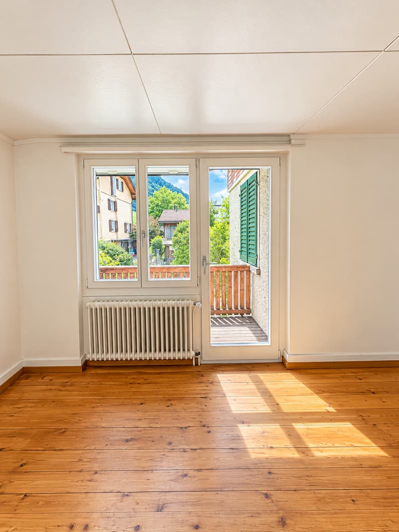 Charmantes 4.5-Zimmer-Einfamilienhaus mit grosszügigem Garten und herrlicher Bergsicht (14)