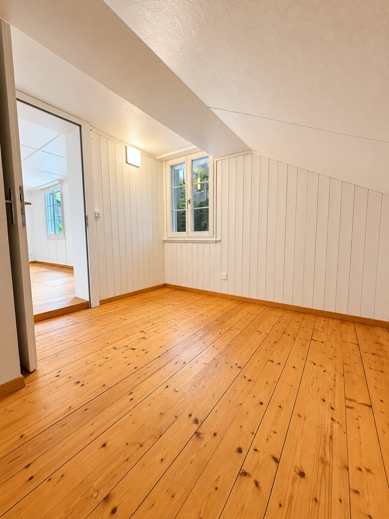 Charmantes 4.5-Zimmer-Einfamilienhaus mit grosszügigem Garten und herrlicher Bergsicht (16)
