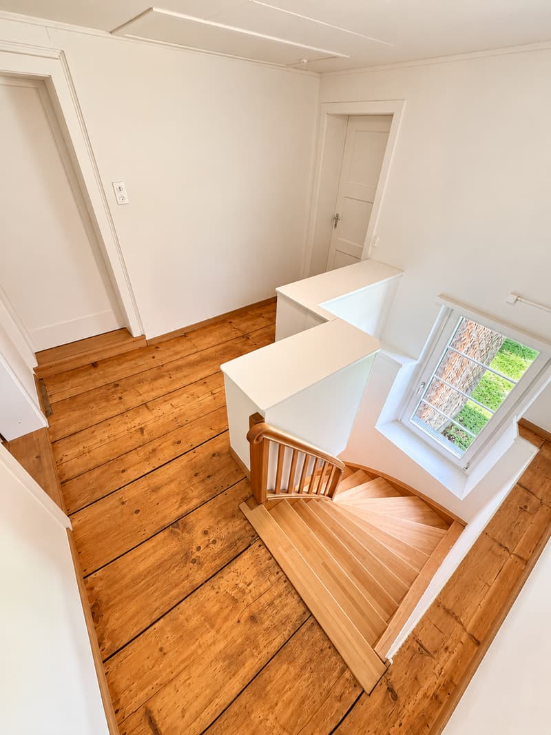 Charmantes 4.5-Zimmer-Einfamilienhaus mit grosszügigem Garten und herrlicher Bergsicht (10)