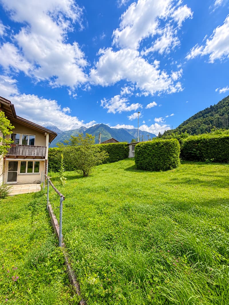 Charmantes 4.5-Zimmer-Einfamilienhaus mit grosszügigem Garten und herrlicher Bergsicht (3)