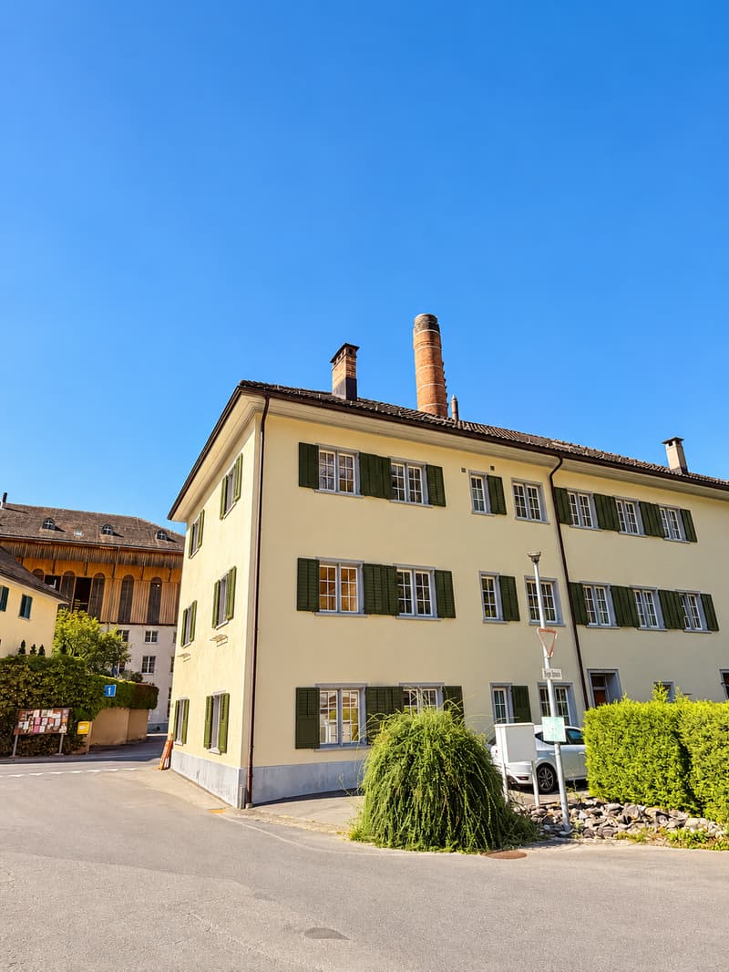 Geräumige 8-Zimmer-Maisonette-Wohnung in Ennenda – sofort verfügbar! (1)